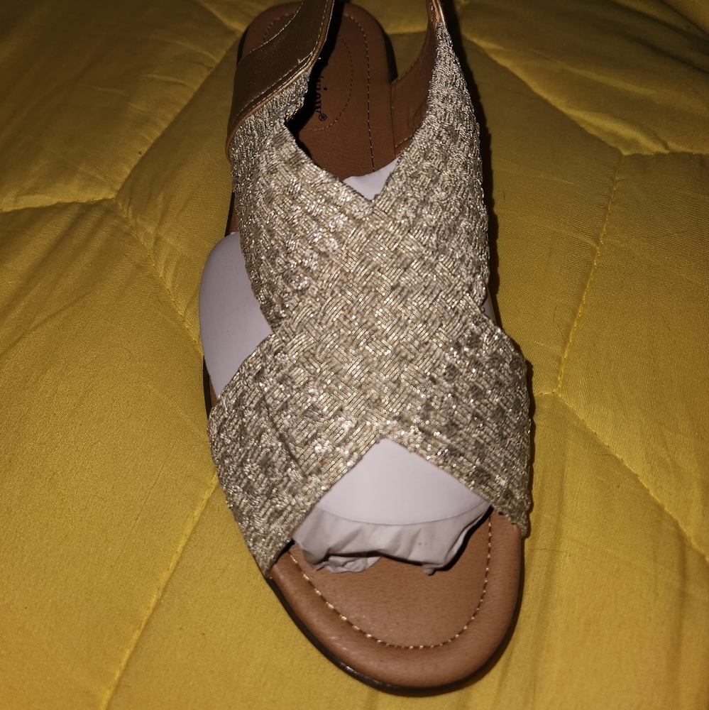 Women's 10 Wide Gold Shimmer Sandals